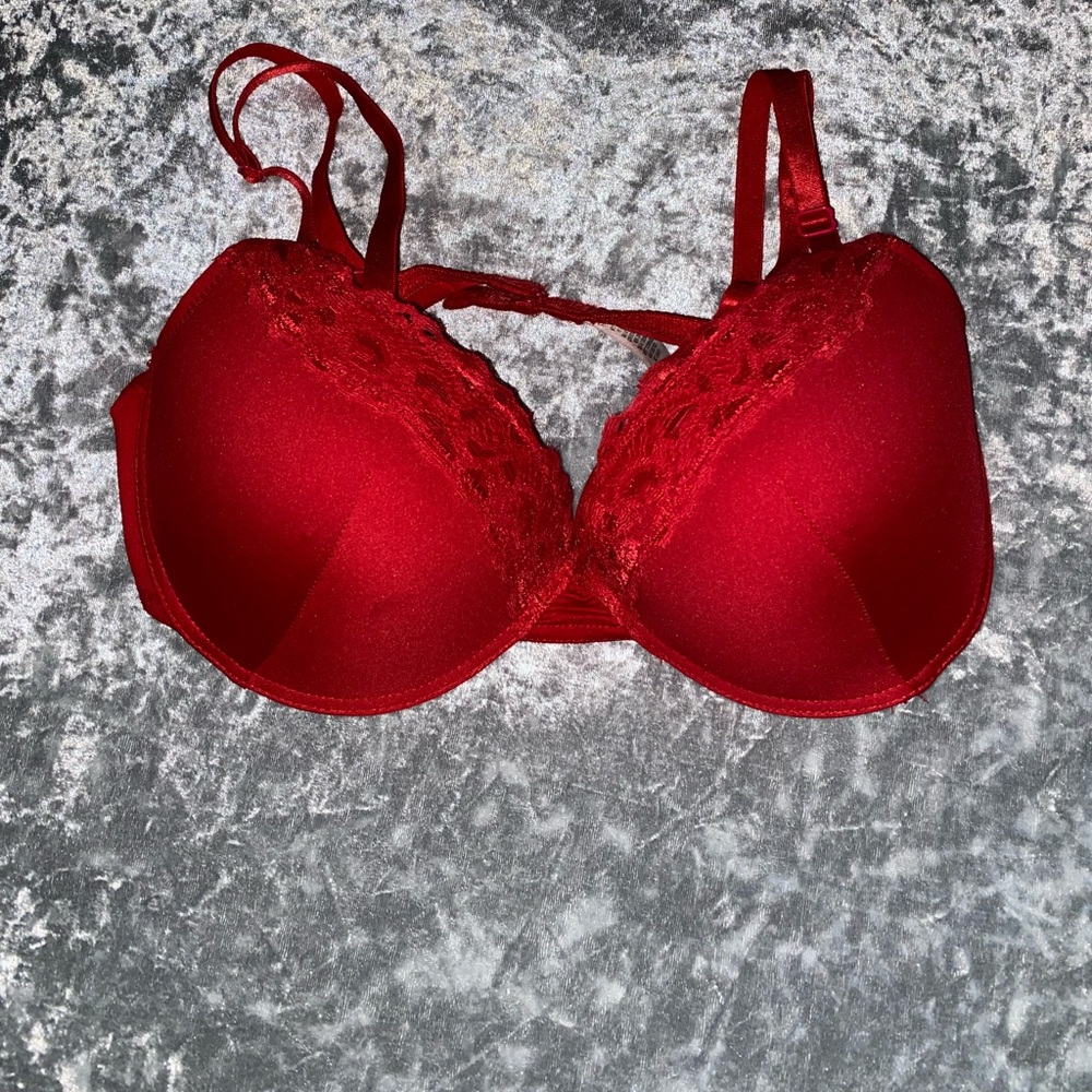 Victoria’s Secret bra red 36C
